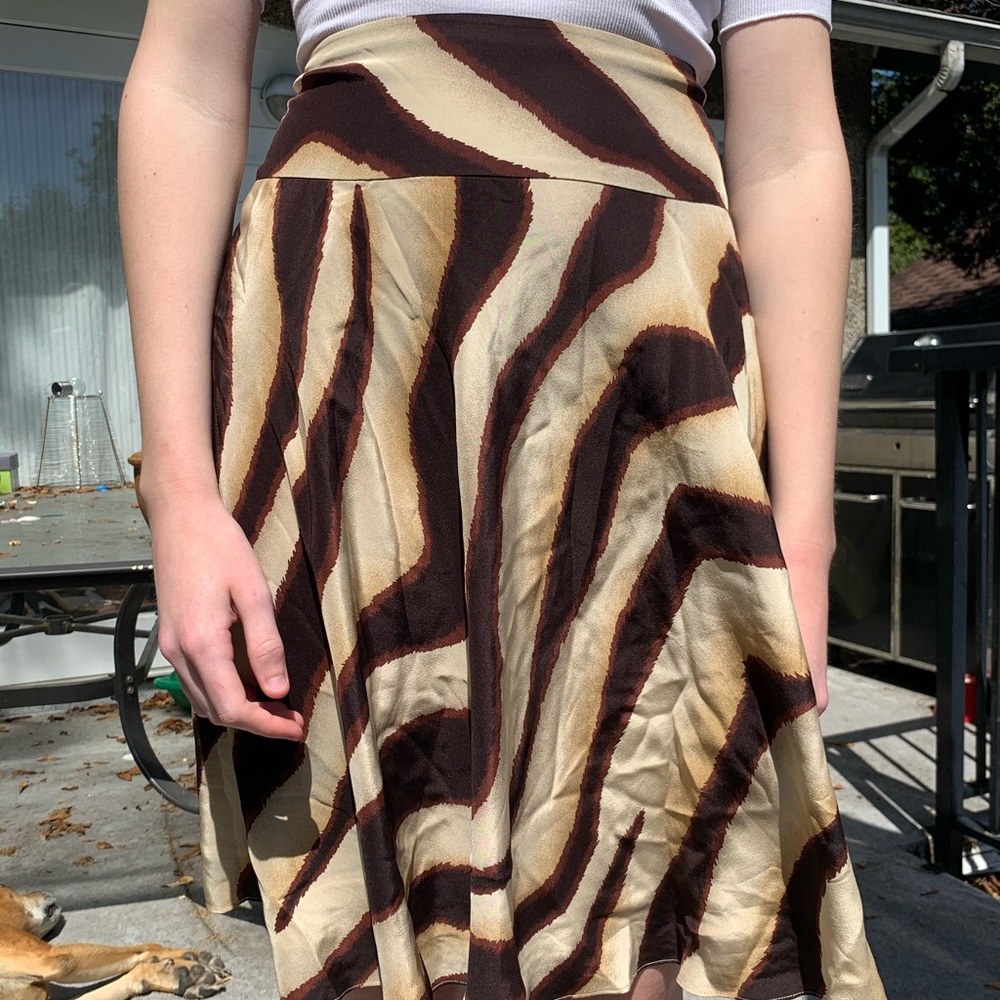 Ralph lauren zebra SILK skirt sz 14
Hundred percent silk never worn
Size 14 - Picture 4 of 8